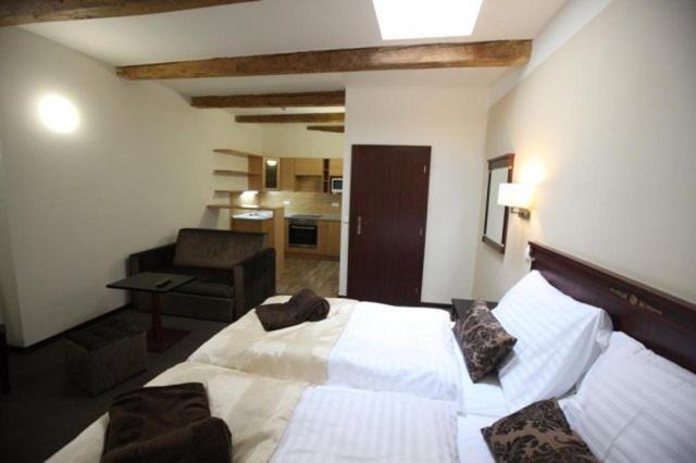 Hotel & Apartments U Cerneho Orla Třebíč Quarto foto