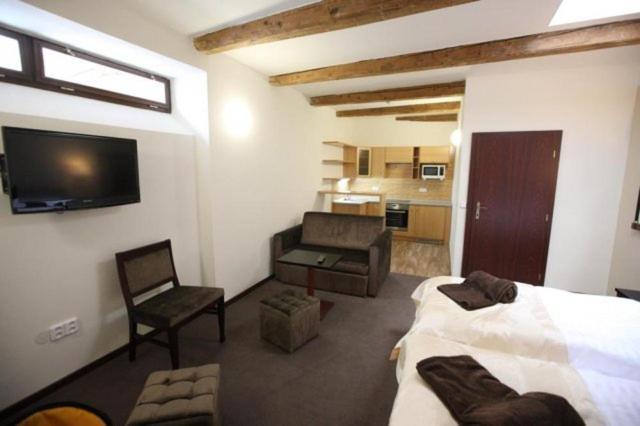 Hotel & Apartments U Cerneho Orla Třebíč Quarto foto