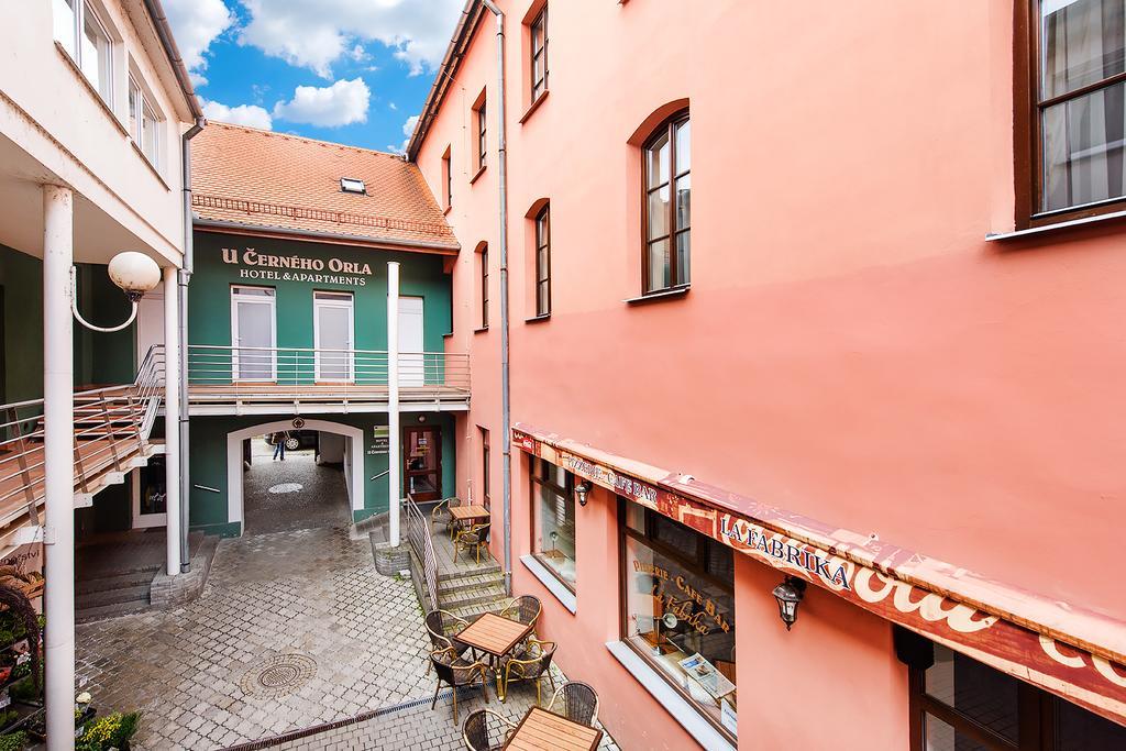 Hotel & Apartments U Cerneho Orla Třebíč Exterior foto