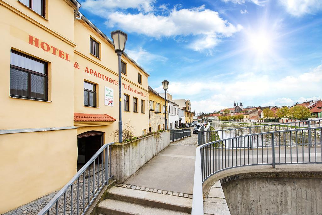 Hotel & Apartments U Cerneho Orla Třebíč Exterior foto